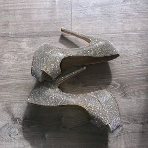 Steve Madden silver multi peep toe platforms